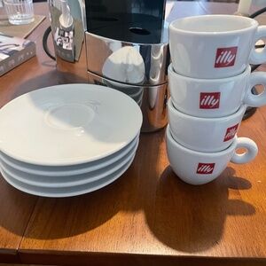 Illy Espresso Cups set of four - like new!